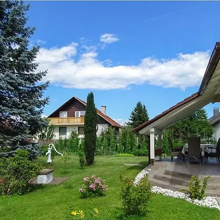 Apartmaji Cujez شقة *